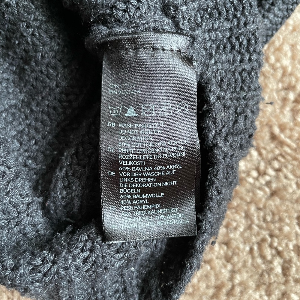 BOGO 🛍️ H&M LOGG Sweater with Embellished Shoulder Detail - Picture 4 of 4